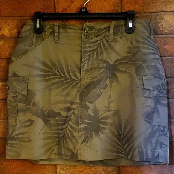 Cargo Skort in Camo-Style Tropical Design - Size 8 - Picture 1 of 7